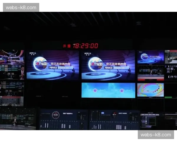 虚拟演播室与真人导播跨时空融合 这种形式丰富了当前栏目节目的呈现层级